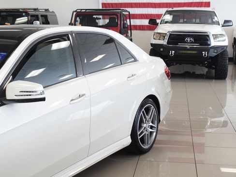 Used 2014 Mercedes-Benz E 550 4MATIC Sedan image 11