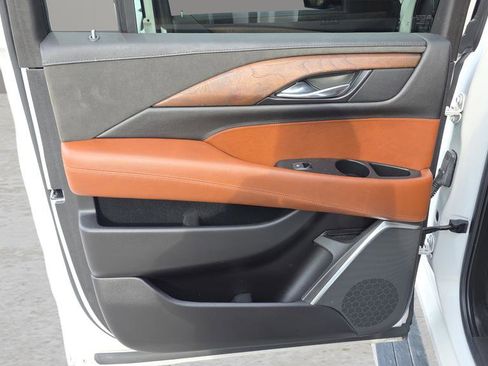 Used 2019 Cadillac Escalade ESV Premium Luxury image 13