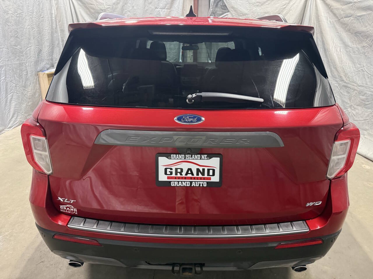 Used 2021 Ford Explorer XLT w/ Equipment Group 202A AWD/4WD image 5
