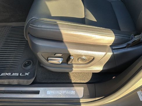 Used 2023 Lexus LX 600 4WD w/ Luxury Package image 31