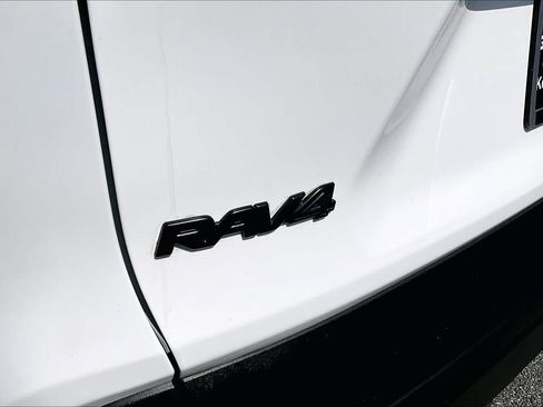 Used 2021 Toyota RAV4 XLE AWD/4WD image 30