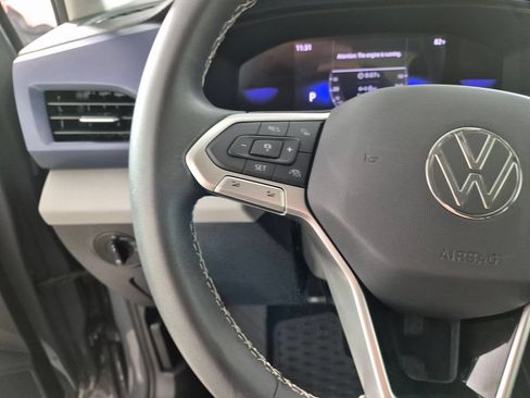 Used 2023 Volkswagen Taos SE w/ Panoramic Sunroof Package FWD image 14