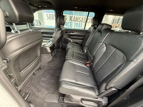 Used 2023 Jeep Wagoneer Series III w/ Preferred Equipment Group image 29