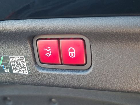 Certified 2022 Mercedes-Benz C 300 4MATIC Sedan image 31