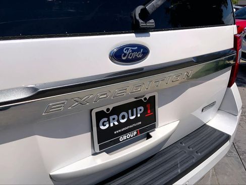 Used 2017 Ford Expedition XLT w/ Equipment Group 202A RWD image 30