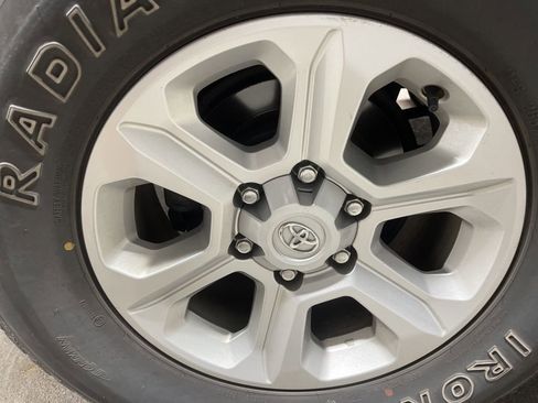 Used 2024 Toyota 4Runner SR5 image 39