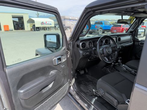 Used 2022 Jeep Wrangler Willys image 10