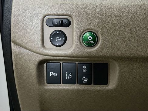 Used 2018 Honda Pilot Touring image 12
