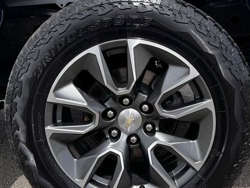 Used 2023 Chevrolet Silverado 1500 LT AWD/4WD image 18