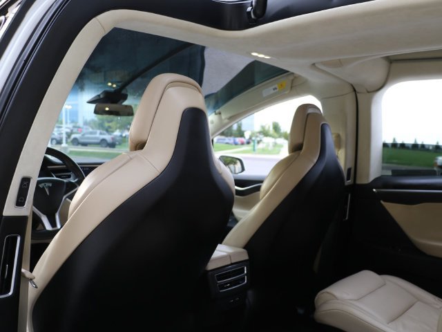 Used 2017 Tesla Model X 75D AWD/4WD image 17