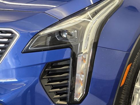 Used 2023 Cadillac XT4 Luxury w/ Cold Weather Package FWD image 8