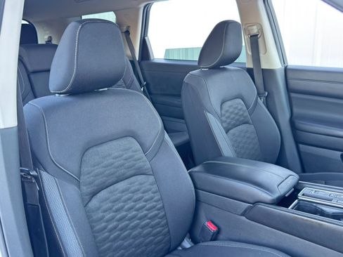 Used 2022 Nissan Pathfinder S image 32