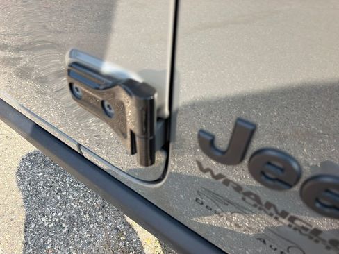 Used 2022 Jeep Wrangler Unlimited Sport AWD/4WD image 38