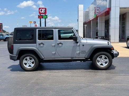 Used 2016 Jeep Wrangler Unlimited Sport w/ Quick Order Package 24S AWD/4WD image 2