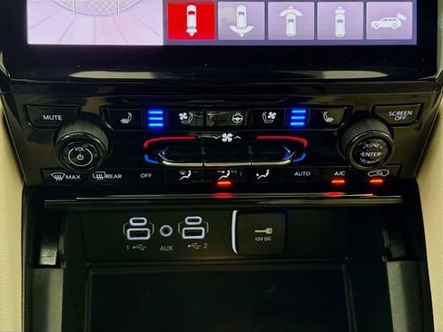 Used 2025 Jeep Grand Cherokee L Limited w/ Luxury Tech Group II RWD image 16