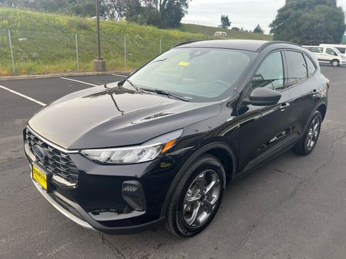 Used 2025 Ford Escape ST-Line image 5