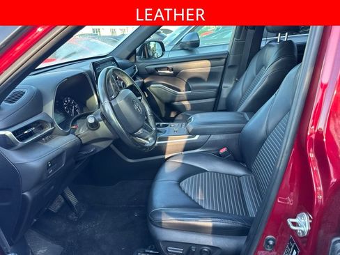 Used 2021 Toyota Highlander XSE FWD image 5