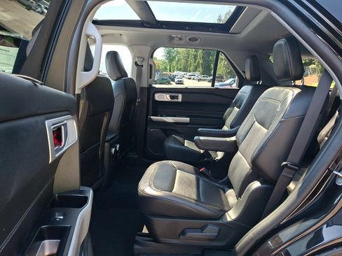 Certified 2023 Ford Explorer Limited w/ Limited Technology Package AWD/4WD image 11