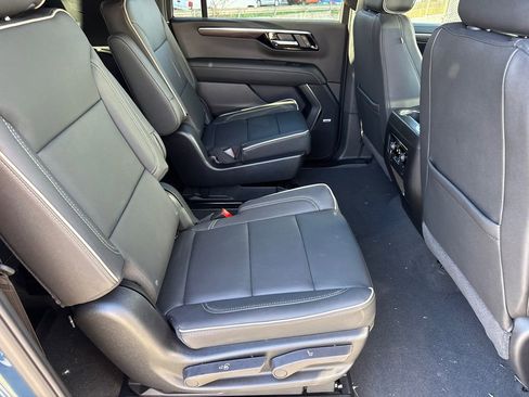 New 2026 Chevrolet Suburban Premier RWD image 11