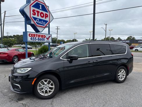 Used 2022 Chrysler Pacifica Touring-L image 1