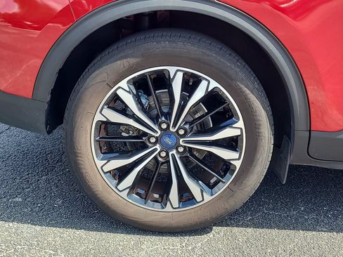 Certified 2022 Ford Escape SE w/ SE Sport Appearance Package FWD image 5