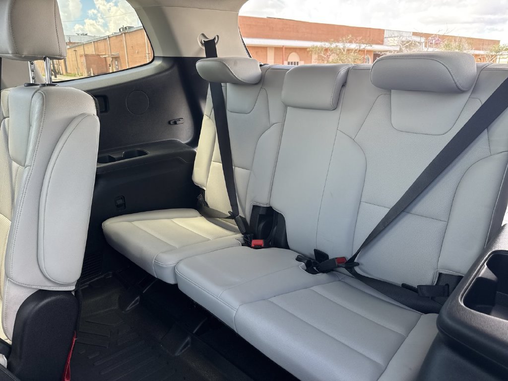 Used 2023 Kia Telluride EX w/ EX Captain's Chair Package FWD image 30