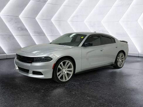 Used 2023 Dodge Charger SXT image 3