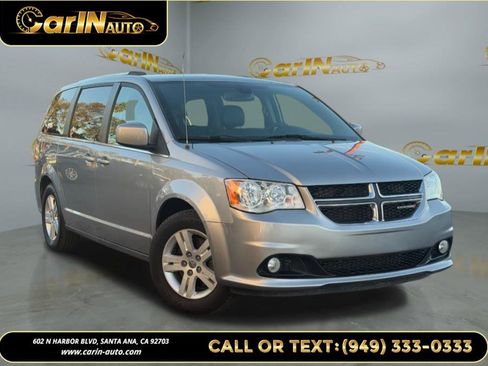 Used 2019 Dodge Grand Caravan SXT image 3