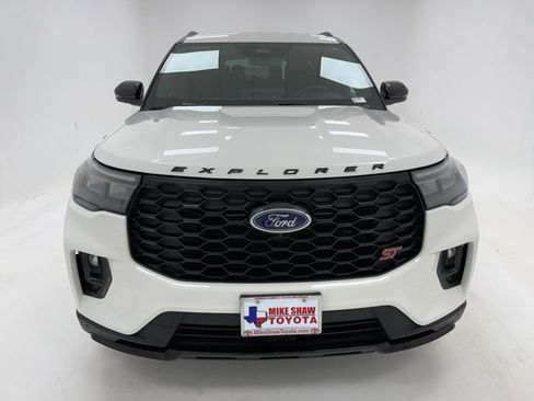 Used 2025 Ford Explorer ST RWD image 3