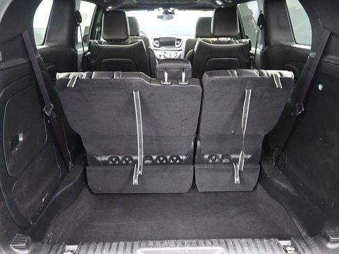 Used 2023 Chrysler Pacifica Limited w/ S Appearance Package image 11