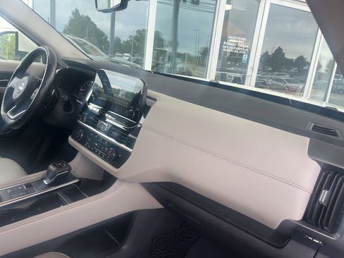 Used 2023 Nissan Pathfinder SL w/ Lighting Package (N92) AWD/4WD image 20
