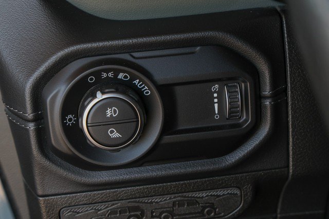 Used 2024 Jeep Gladiator Mojave w/ Steel Bumper Group AWD/4WD image 29
