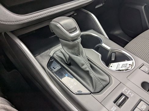 Used 2024 Toyota Highlander LE image 25