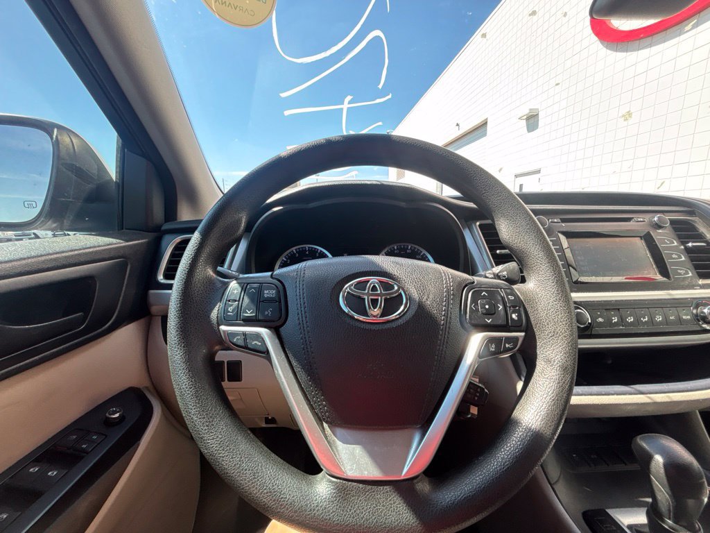 Used 2017 Toyota Highlander LE FWD image 16