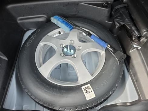 Used 2023 Jeep Grand Cherokee Limited w/ Black Appearance Package image 16