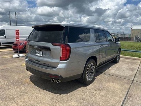 Used 2023 GMC Yukon XL Denali Ultimate AWD/4WD image 6