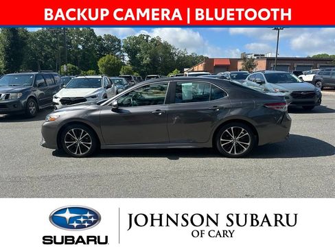 Used 2019 Toyota Camry SE w/ Convenience Package FWD image 5