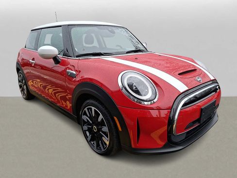 Certified 2024 MINI Cooper SE image 3
