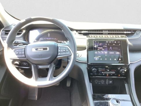 Certified 2024 Jeep Grand Cherokee Laredo AWD/4WD image 10