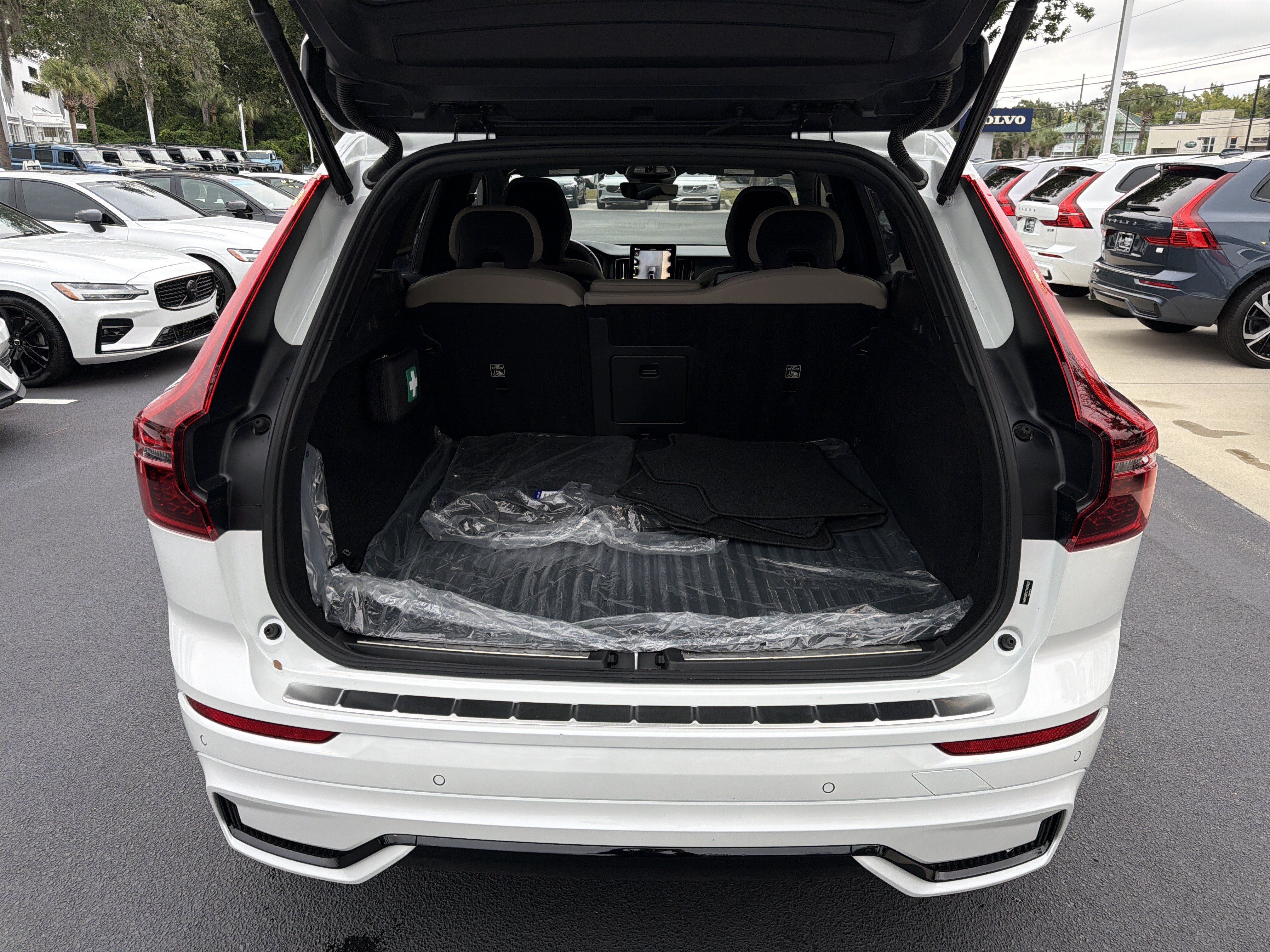 Certified 2026 Volvo XC60 B5 Plus w/ Protection Package Premier AWD/4WD image 34