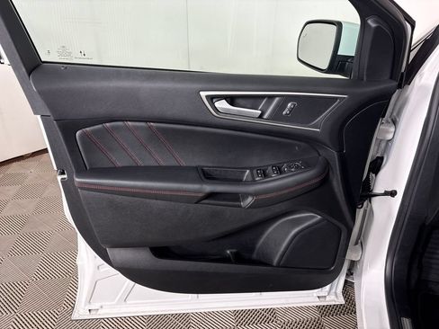 Certified 2024 Ford Edge ST-Line AWD/4WD image 17