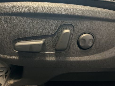 New 2025 Kia Telluride S image 19