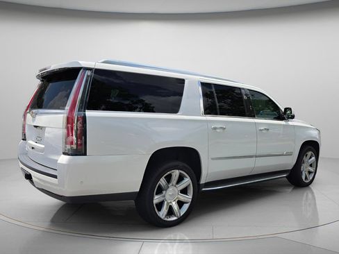 Used 2017 Cadillac Escalade ESV Premium Luxury AWD/4WD image 7