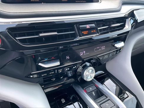 Used 2023 Acura MDX SH-AWD w/ Technology Package image 34