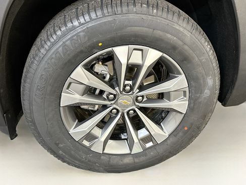 Used 2025 Chevrolet Equinox LT AWD/4WD image 11