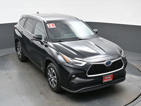 Used 2024 Toyota Highlander XLE AWD/4WD image 35