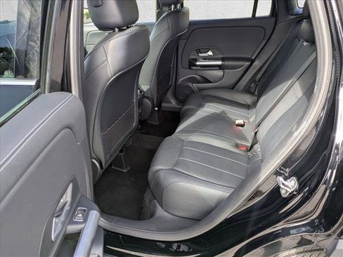 Used 2025 Mercedes-Benz GLA 250 image 17