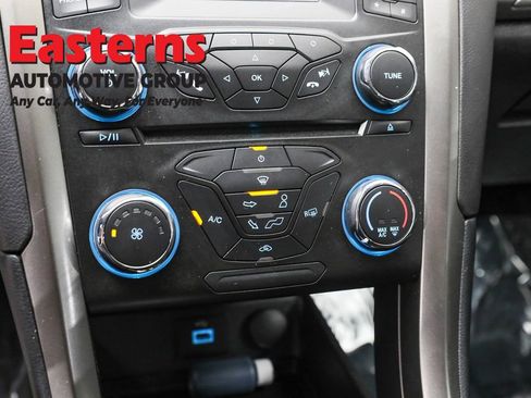 Used 2018 Ford Fusion SE image 20