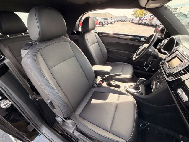 Used 2016 Volkswagen Beetle 1.8T S FWD image 11