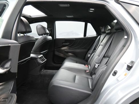 Used 2024 Lexus LS 500 RWD image 18